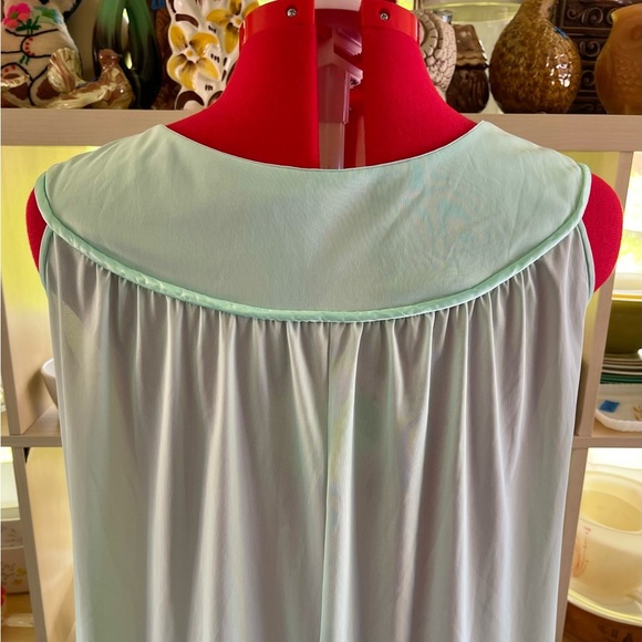VINTAGE Nightgown and Robe Set - Picture 12 of 16